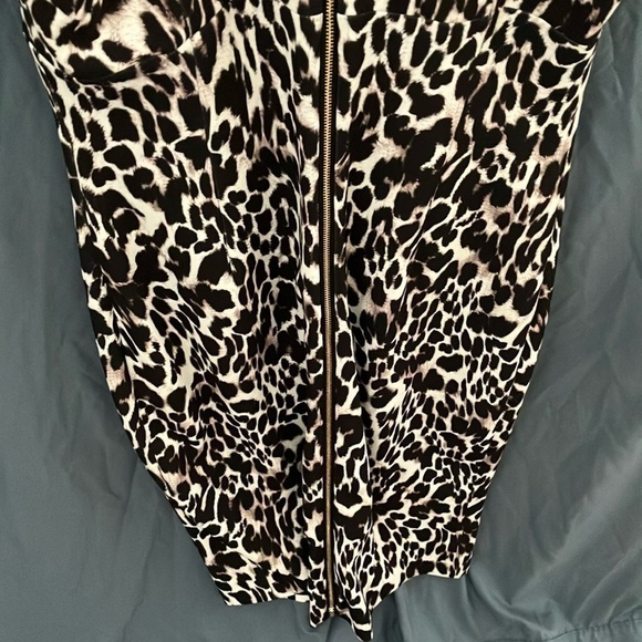Calvin Klein: Cheetah print full back zip dress-tank top style- Midi length- 8 - Picture 14 of 16